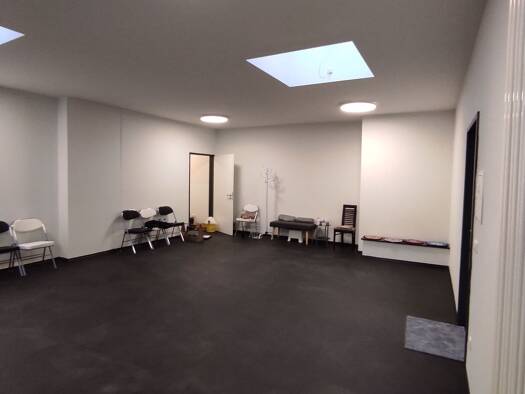 Büro zur Miete provisionsfrei 950 € 1 Zimmer 105 m² Bürofläche Burghausen 84489