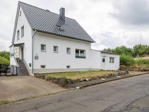 Einfamilienhaus zum Kauf 299.000 € 7 Zimmer 137 m² 1.240 m² Grundstück Lissendorf 54587