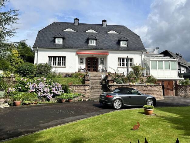 Villa zum Kauf 325.000 € 6 Zimmer 238 m² 4.295 m² Grundstück Uslar 37170