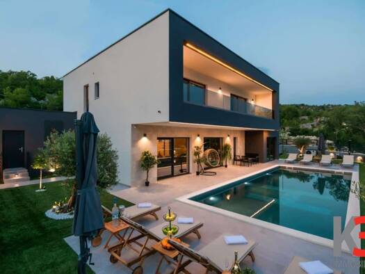 Haus zum Kauf 1.100.000 € 4 Zimmer 295 m² Makarska 0