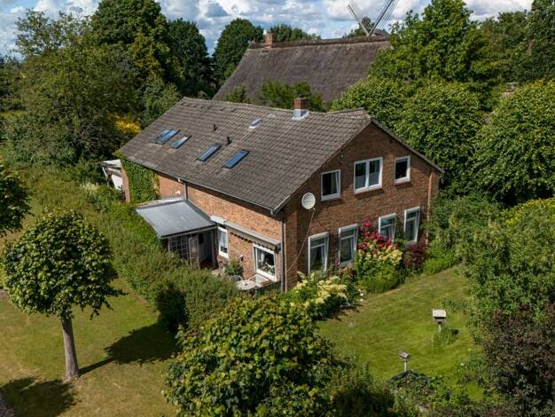 Doppelhaushälfte zum Kauf 155.000 € 6,5 Zimmer 138,5 m² 396 m² Grundstück Bönebüttel 24620