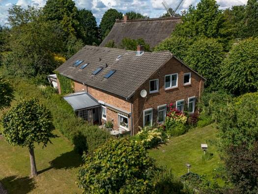 Doppelhaushälfte zum Kauf 155.000 € 6,5 Zimmer 138,5 m² 396 m² Grundstück Bönebüttel 24620