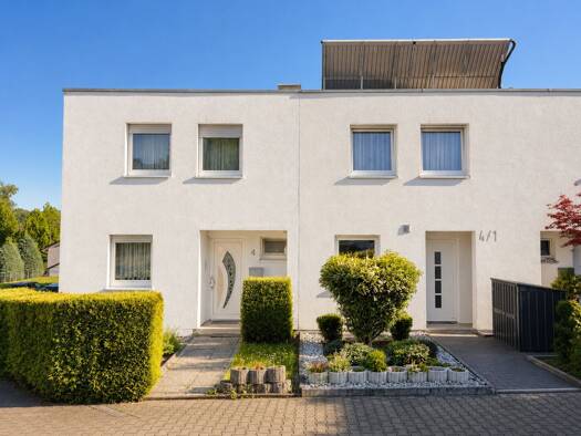 Reihenmittelhaus zum Kauf 375.000 € 5 Zimmer 138,1 m² 145 m² Grundstück Salach Salach 73084