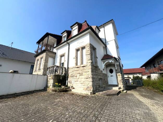 Villa zum Kauf provisionsfrei 579.900 € 4,5 Zimmer 231 m² 1.266 m² Grundstück frei ab sofort Schartenbergstraße Neuweier Baden-Baden 76534