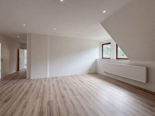 Wohnung zur Miete 950 € 4 Zimmer 111 m² Büppel Varel / Büppel 26316