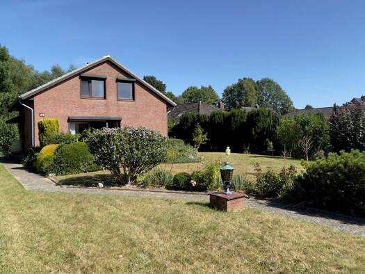 Einfamilienhaus zum Kauf 449.000 € 5,5 Zimmer 120,6 m² 761 m² Grundstück frei ab sofort Bad Oldesloe 23843