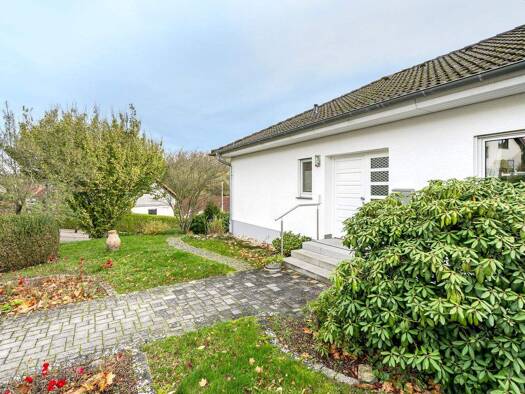 Bungalow zum Kauf 640.000 € 7 Zimmer 209 m² 600 m² Grundstück frei ab sofort Usingen 61250