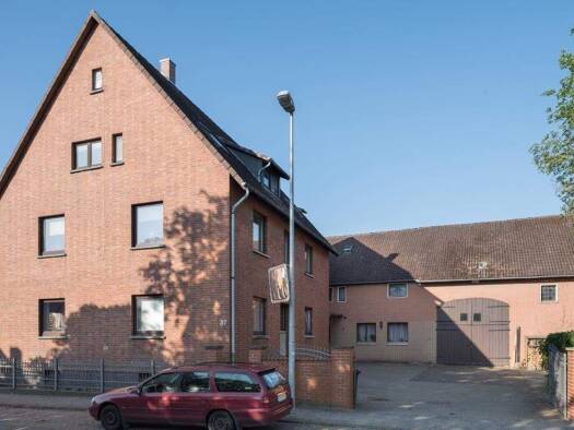 Wohnung zur Miete 970 € 3 Zimmer 126 m² 1. Geschoss frei ab 01.12.2025 Celler Heerstraße 37 Ölper Braunschweig 38114