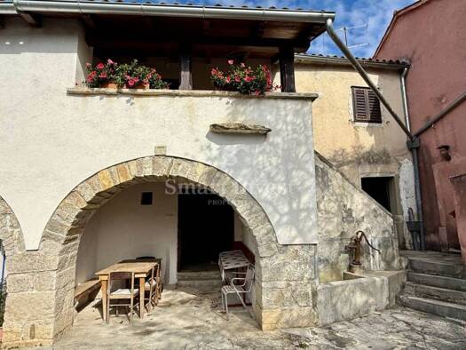 Haus zum Kauf 230.000 € 8 Zimmer 250 m² Brnobici, Buzet Buzet