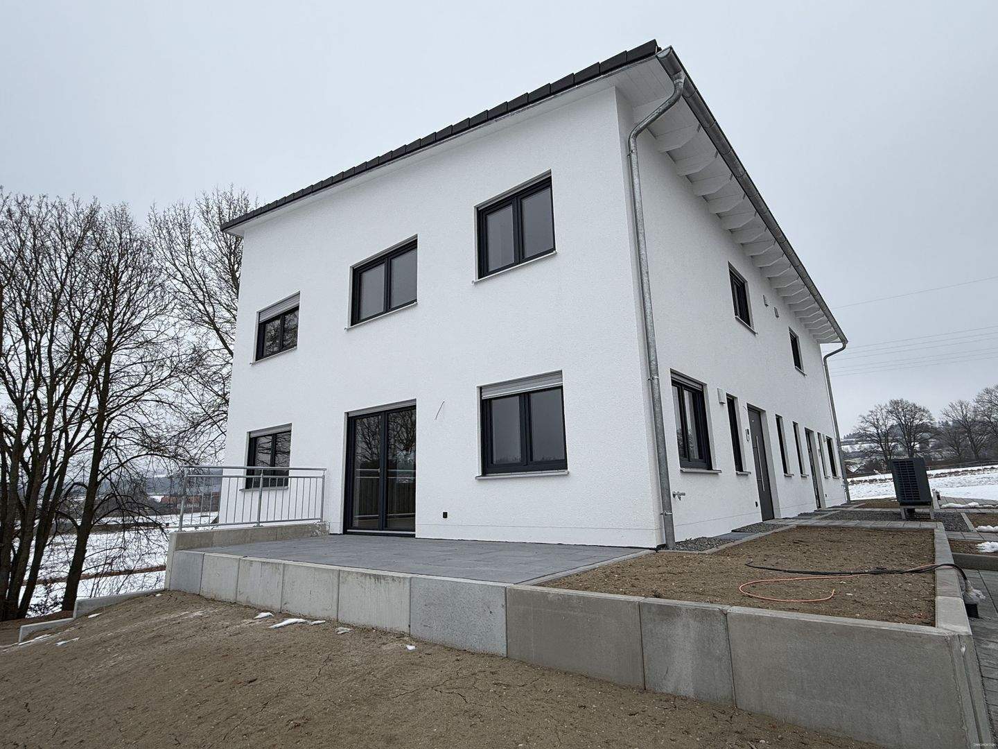 Immobilie in Irchenrieth - Einziehen und wohlfühlen: Stressfreier Erstbezug in einer großzügigen Neubau-Doppelhaushälfte mit ELW, Photovoltaikanlage u.v.m. Perfekt für Familien  - Bild 1