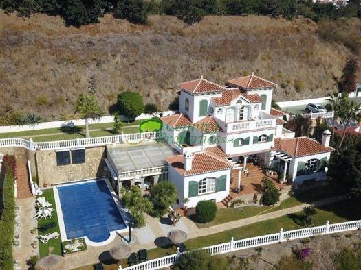 Haus zum Kauf 1.100.000 € 608 m² 6.000 m² Grundstück Torrox 29770