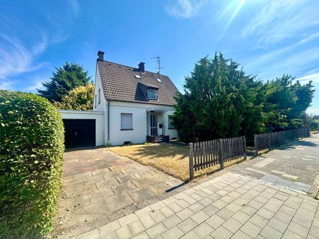 Einfamilienhaus zum Kauf 365.000 € 7 Zimmer 144 m² 1.374 m² Grundstück Bergheim Rheinhausen 47228