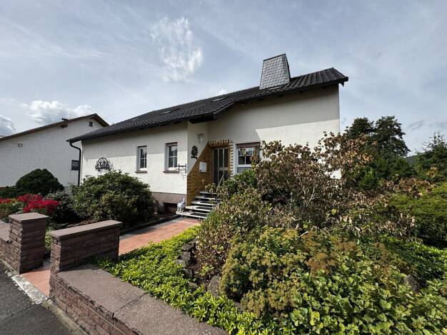 Einfamilienhaus zum Kauf 376.000 € 8 Zimmer 151,8 m² 869 m² Grundstück Hofgeismar Hofgeismar 34369