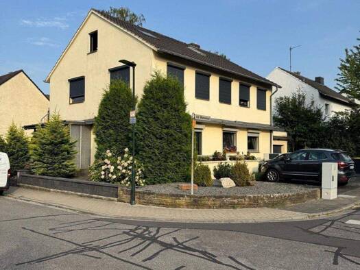 Mehrfamilienhaus zum Kauf als Kapitalanlage geeignet 8 Zimmer 255 m² 603 m² Grundstück Buir Kerpen 50170