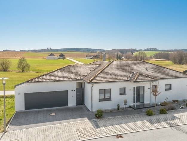 Bungalow zum Kauf 749.000 € 4 Zimmer 150,3 m² 645 m² Grundstück Haarbach 94542