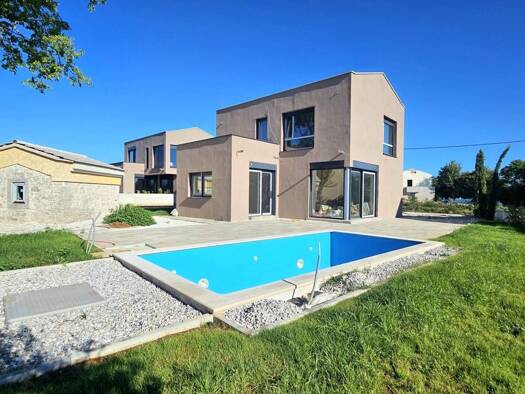 Einfamilienhaus zum Kauf - Erstbezug 470.000 € 2 Zimmer 106 m² 677 m² Grundstück Poreč 52440