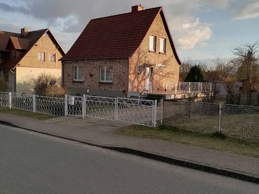 Haus zum Kauf 125.000 € 5 Zimmer 102 m² 1.200 m² Grundstück frei ab sofort Neue Straße 18 Groß Plasten 17192