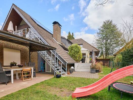 Mehrfamilienhaus zum Kauf 1.049.000 € 9 Zimmer 303 m² 994 m² Grundstück frei ab 31.10.2026 Sasel Hamburg 22393