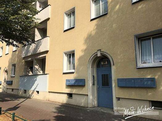 Wohnung zur Miete 392 € 2 Zimmer 48,9 m² 2. Geschoss frei ab 01.01.2026 Dieselstr. 132 Damaschkestraße Halle 06130