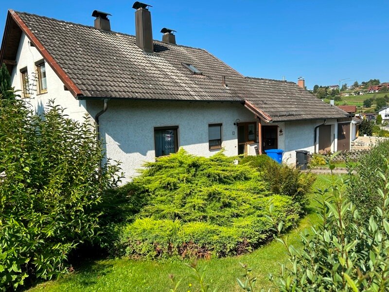 Einfamilienhaus zum Kauf 230.000 € 7 Zimmer 130 m²<br/>Wohnfläche 1.144 m²<br/>Grundstück ab sofort<br/>Verfügbarkeit Regen Regen 94209