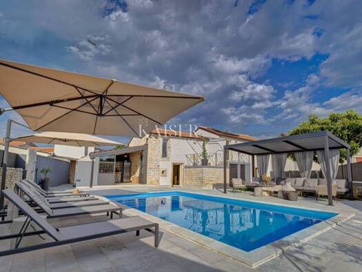 Haus zum Kauf 595.000 € 5 Zimmer 137 m² Knapici, Sveti Lovrec Sveti Lovrec