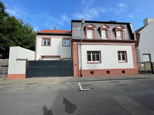 Einfamilienhaus zur Miete 2.990 € 7 Zimmer 186 m² 320 m² Grundstück frei ab 01.04.2026 Sossenheim Frankfurt am Main 65936