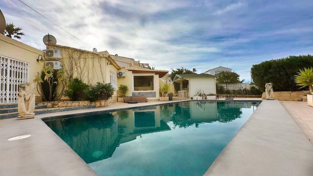 Haus zum Kauf 560.000 € 189 m² 990 m² Grundstück Calpe (Calp) 03710