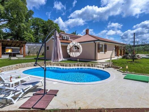 Haus zum Kauf 500.000 € 3 Zimmer 156 m² Kaštelir