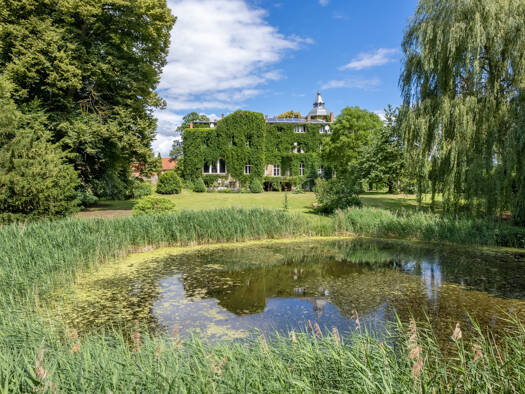 Schloss zum Kauf 1.600.000 € 50 Zimmer 2.500 m² 76.518 m² Grundstück Wesselstorf Selpin 18195