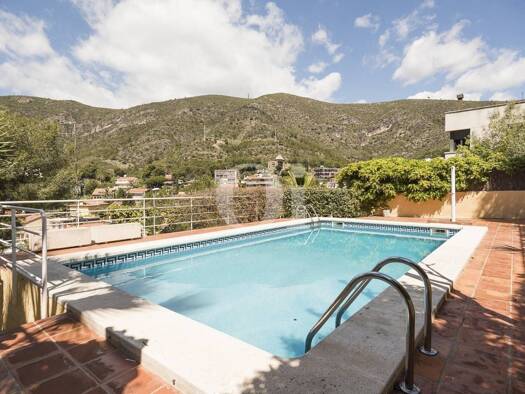 Villa zur Miete 4.900 € 6 Zimmer 450 m² 1.050 m² Grundstück Castelldefels 08860