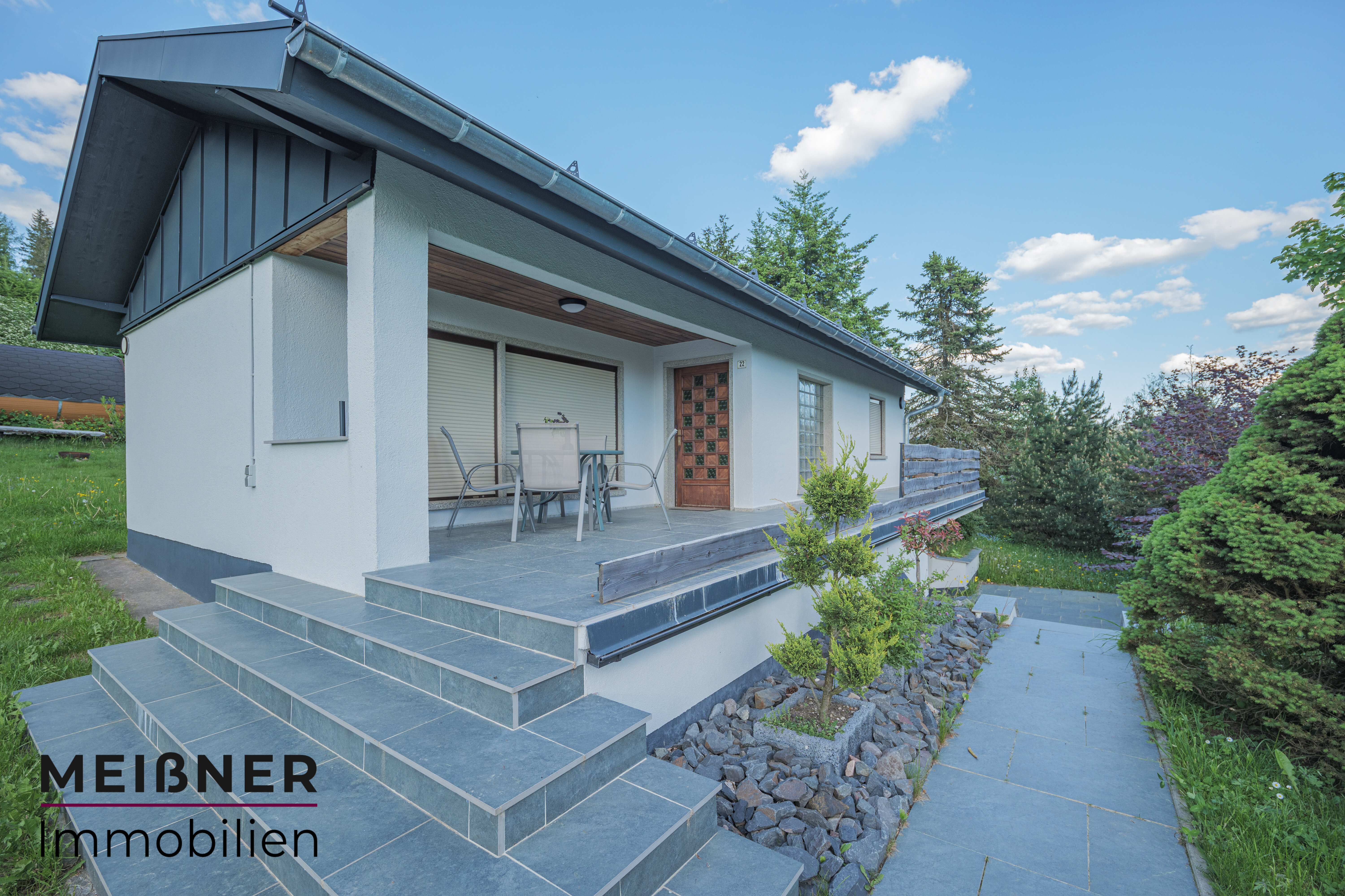 Bungalow zum Kauf als Kapitalanlage geeignet 215.000 € 3 Zimmer 46 m²<br/>Wohnfläche 1.203 m²<br/>Grundstück Wahlbezirk 82 Suhl 98528