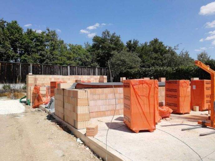 Immobilie in Obertaufkirchen - Haus am Hang - fast schlüsselfertig -   - Bild 0