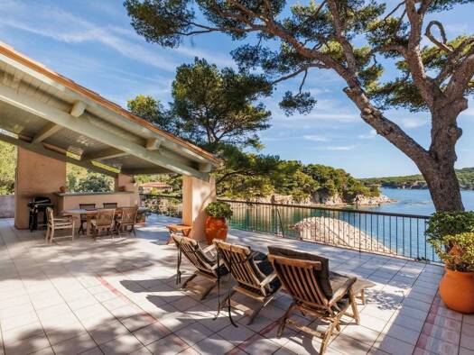 Einfamilienhaus zum Kauf 220 m² 1.146 m² Grundstück La Bayorre-Hautes Loubes HYERES 83400