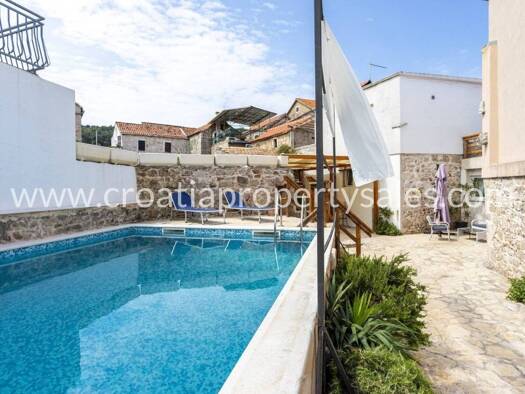 Einfamilienhaus zum Kauf 410.000 € 3 Zimmer 135 m² 130 m² Grundstück Hvar 21450
