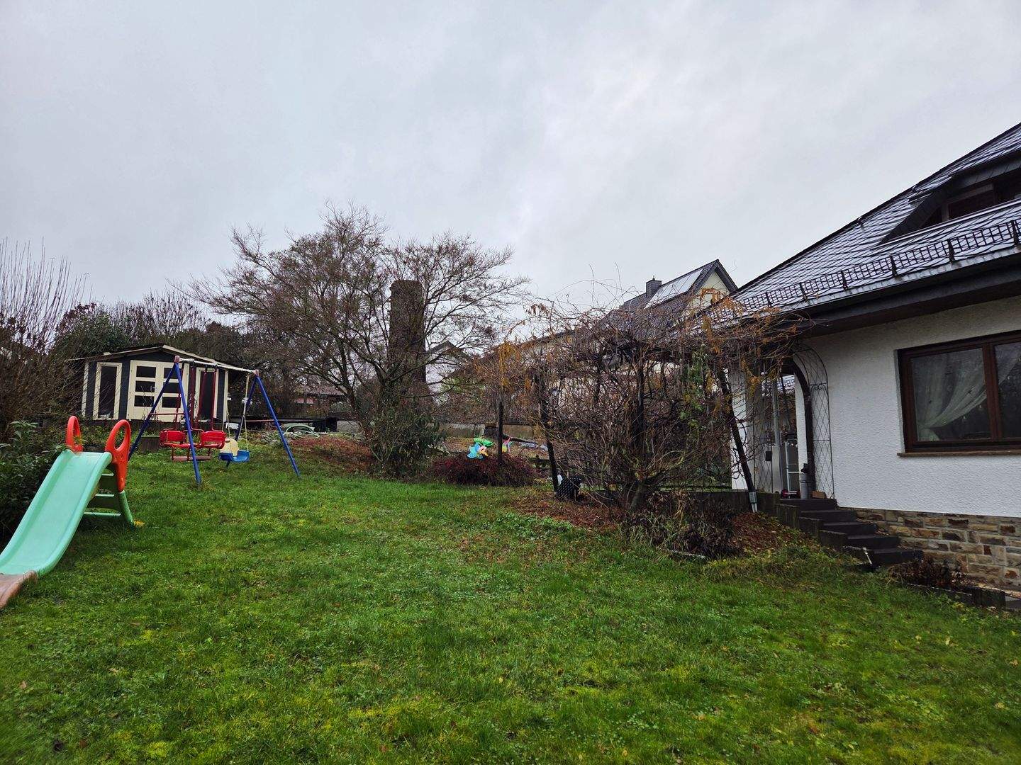 Immobilie in Ehringshausen - Exklusives Wohnen in Bestlage - Repräsentative Villa, großem Garten & hochwertiger Ausstattung - Bild 2