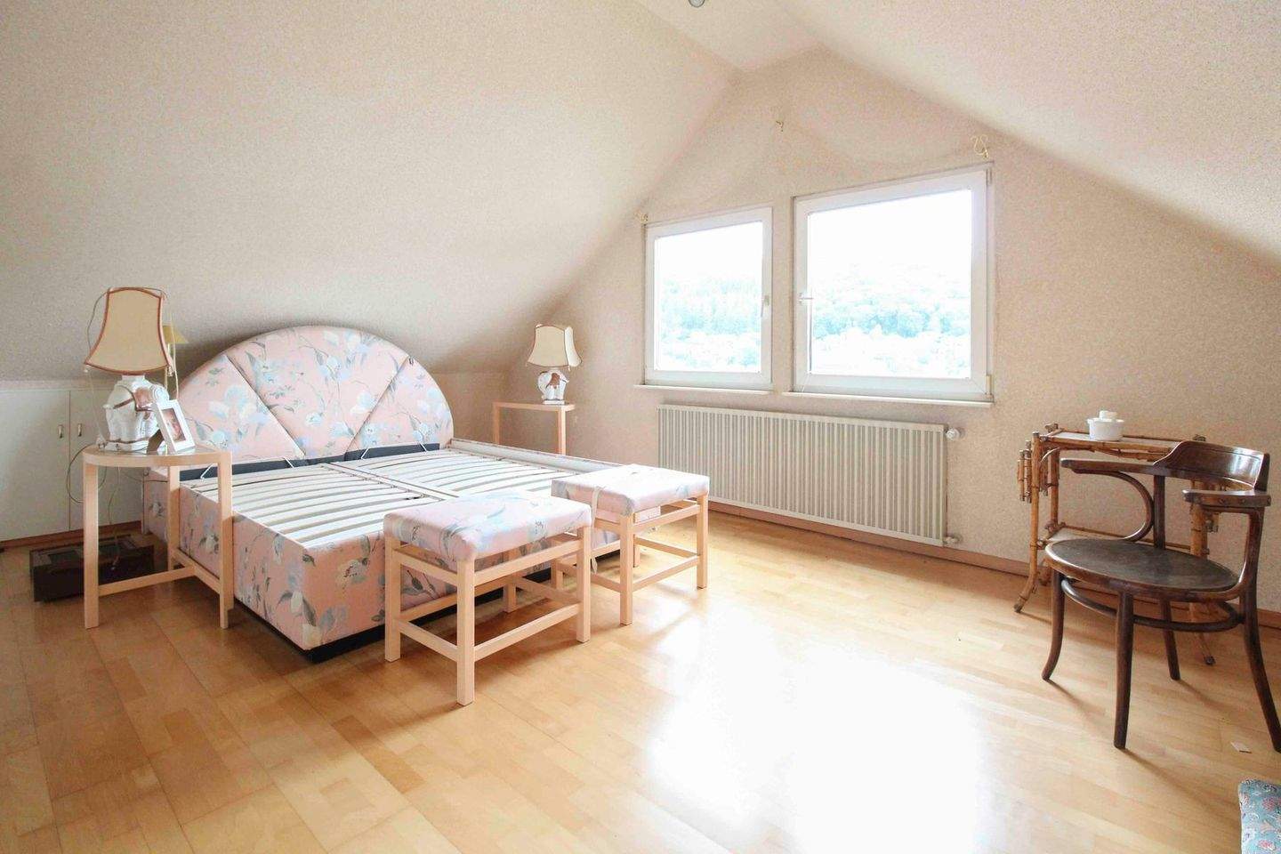 Immobilie in Eppstein - Großzügiges EFH mit Einliegerwohnung in Eppstein - ideal für Familien und Mehrgenerationenwohnen - Bild 2