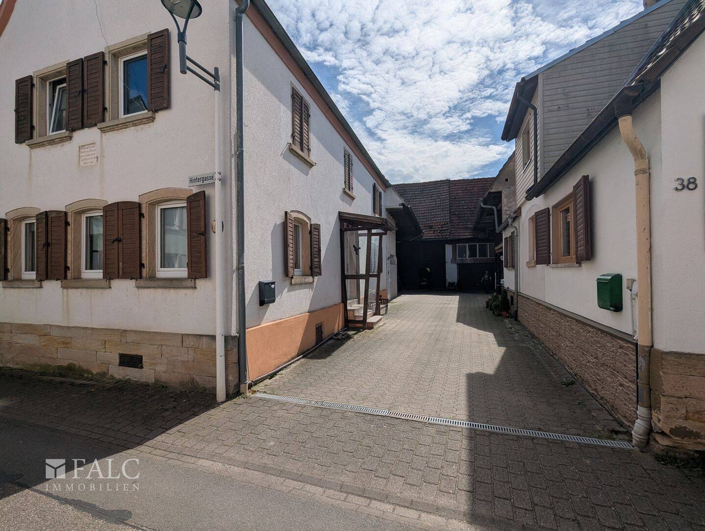 Immobilie in Gommersheim - Mehrgenerationenhaus mit Ausbaupotenzial und weitläufiger Scheune - Bild 2