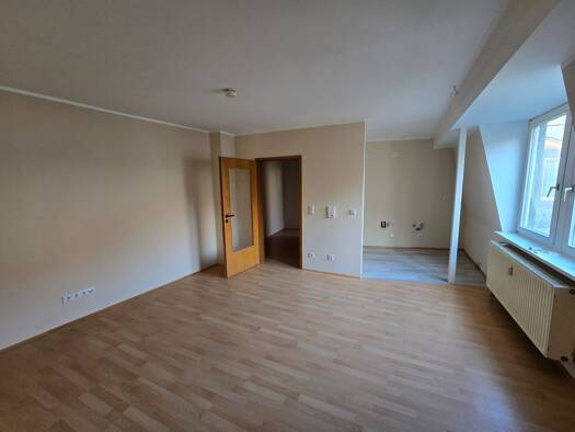 Wohnung zur Miete 640 € 2 Zimmer 50 m² Geschoss 2/3 frei ab sofort Innenstadt Fürth 90762
