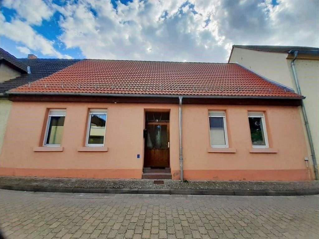 Immobilie in Alsleben - Solides Häuschen mit Garten und Ausbaureserve ! - Bild 0