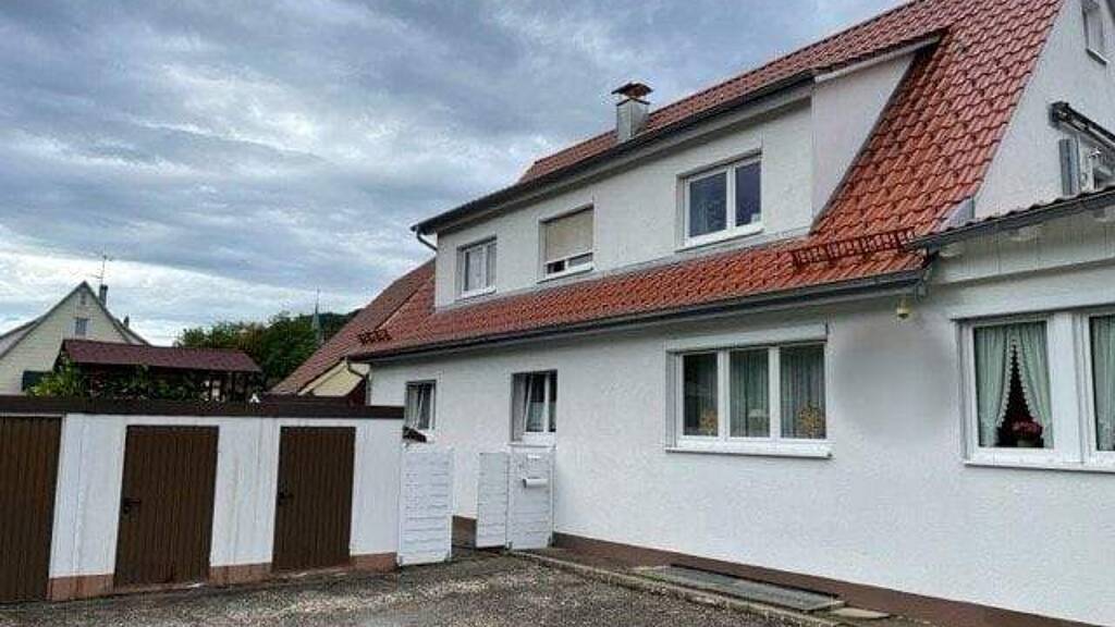 Mehrfamilienhaus zum Kauf 389.000 € 10 Zimmer 226 m² 767 m² Grundstück Laufen Albstadt 72459
