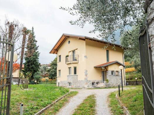 Villa zum Kauf 10 Zimmer 230 m² 1.197 m² Grundstück frei ab sofort Via Nuova, 23 Riva del Garda 38066