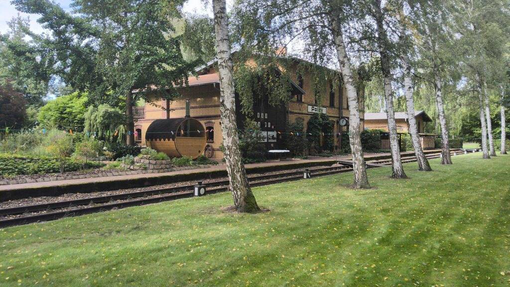 Einfamilienhaus zum Kauf 385.000 € 9 Zimmer 253,6 m² 12.219 m² Grundstück Henriette Sallgast 03238