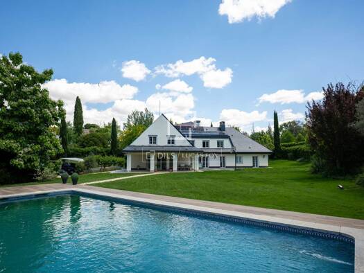 Haus zum Kauf 2.226.000 € 860 m² 3.092 m² Grundstück Ciudad Santo Domingo 28120