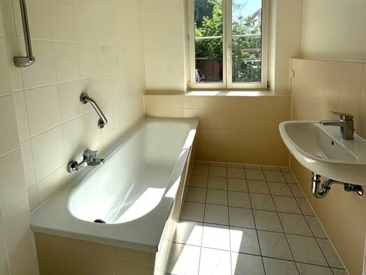 Wohnung zur Miete 358 € 3 Zimmer 65 m² EG Karl-Liebknecht-Straße 4 Neustadt Neustadt an der Orla 07806