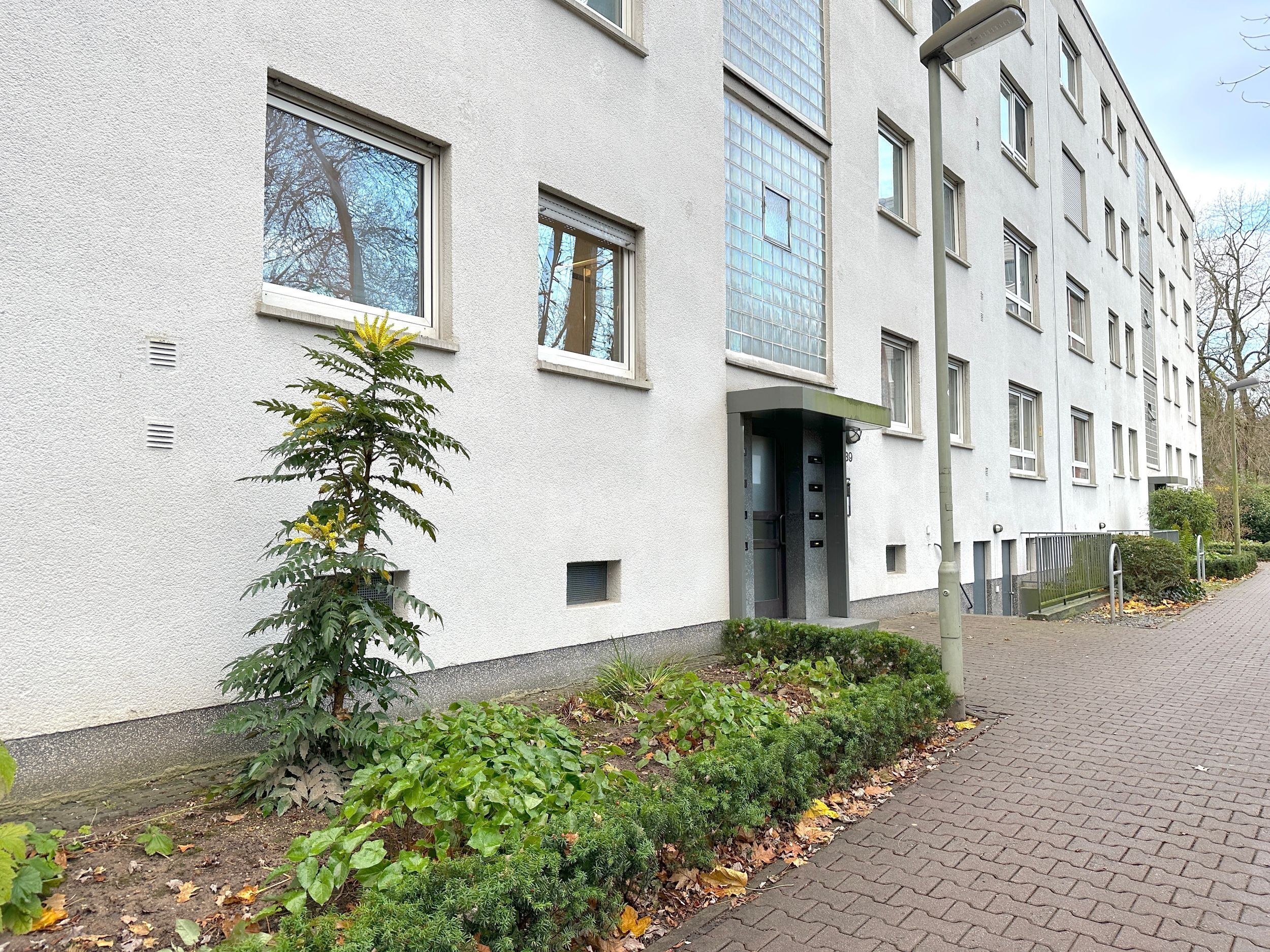 Wohnung zur Miete 650 € 1 Zimmer 16 m²<br/>Wohnfläche EG<br/>Geschoss ab sofort<br/>Verfügbarkeit Weißkirchener Weg 37 Niederursel Frankfurt am Main 60439