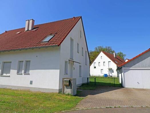 Doppelhaushälfte zum Kauf 223.000 € 4 Zimmer 135 m² 481 m² Grundstück Steinfels Mantel 92708