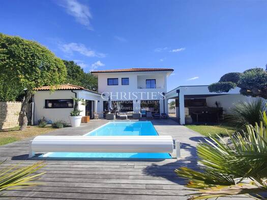 Haus zum Kauf 1.260.000 € 185 m² 673 m² Grundstück Bourgneuf 17220