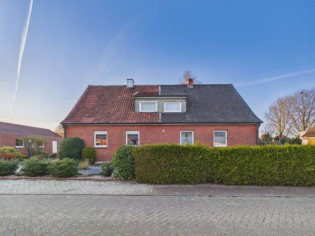 Doppelhaushälfte zum Kauf 185.000 € 4 Zimmer 105 m² 814 m² Grundstück Veldhausen Neuenhaus 49828