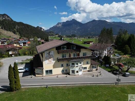 Hotel zum Kauf 2.700.000 € 12 Zimmer 30 Betten 1.125 m² Gastrofläche Reutte 6600