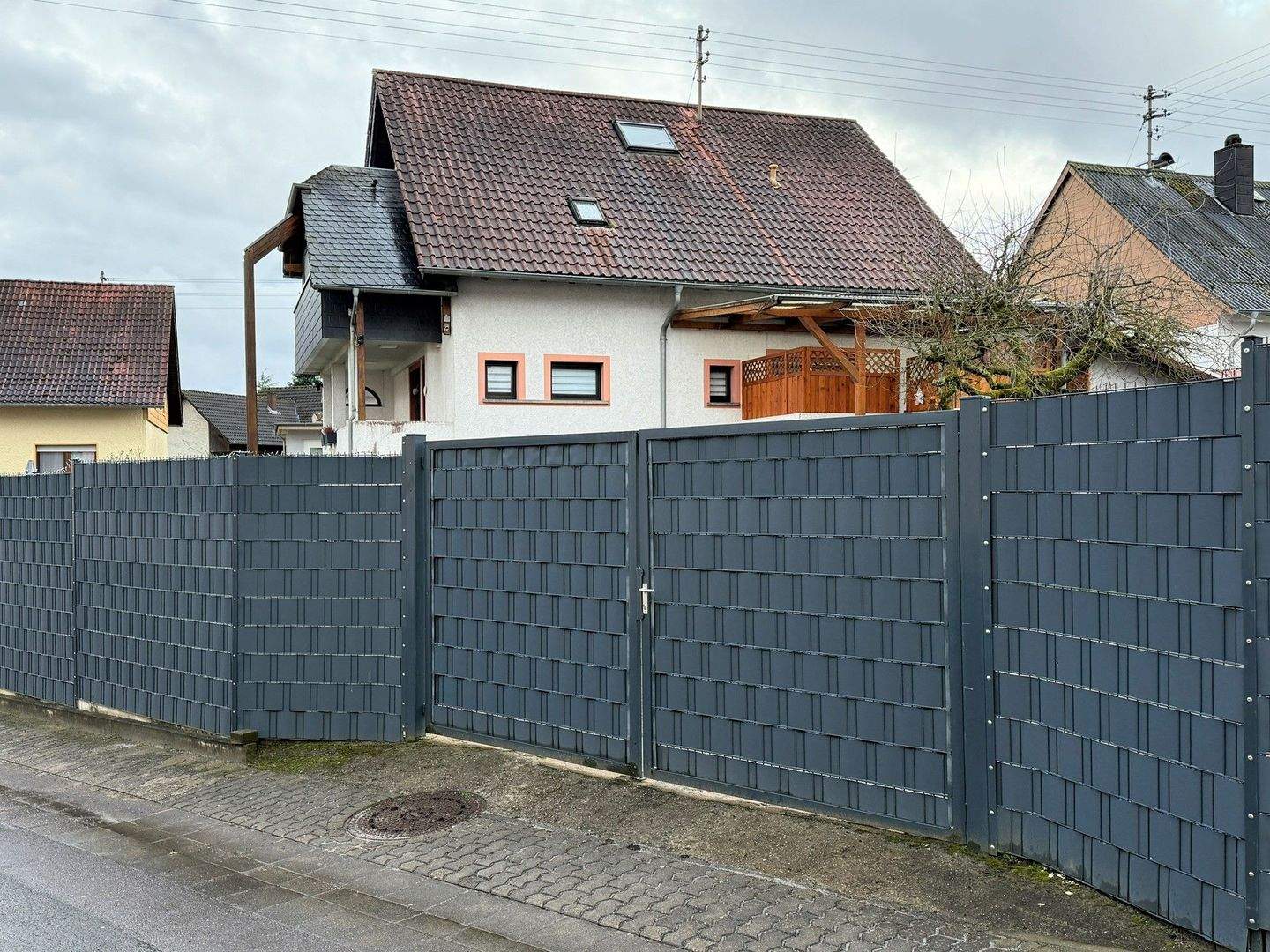 Immobilie in Weiskirchen - Großzügiges EFH mit 240 m², Garage & 2 Carports in ruhiger Wohnlage von Weiskirchen - Bild 2